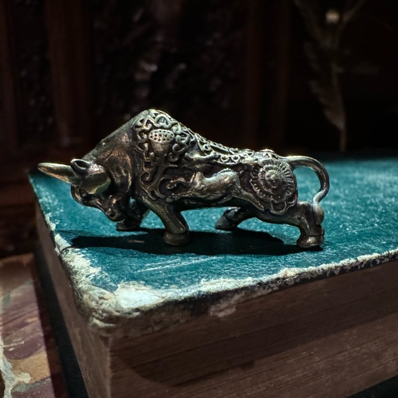 Solid Brass Bull Vintage-style Sculpture Desk Decor - Picture 1 of 8